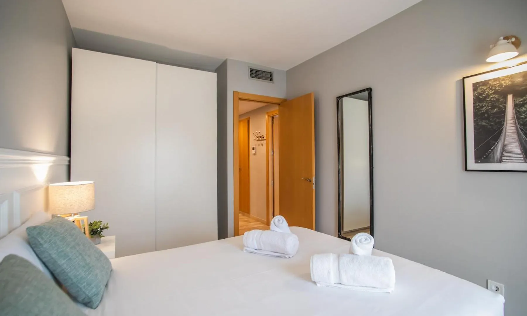 13Mal1077- Magnific 2Br Flat Daire Barselona