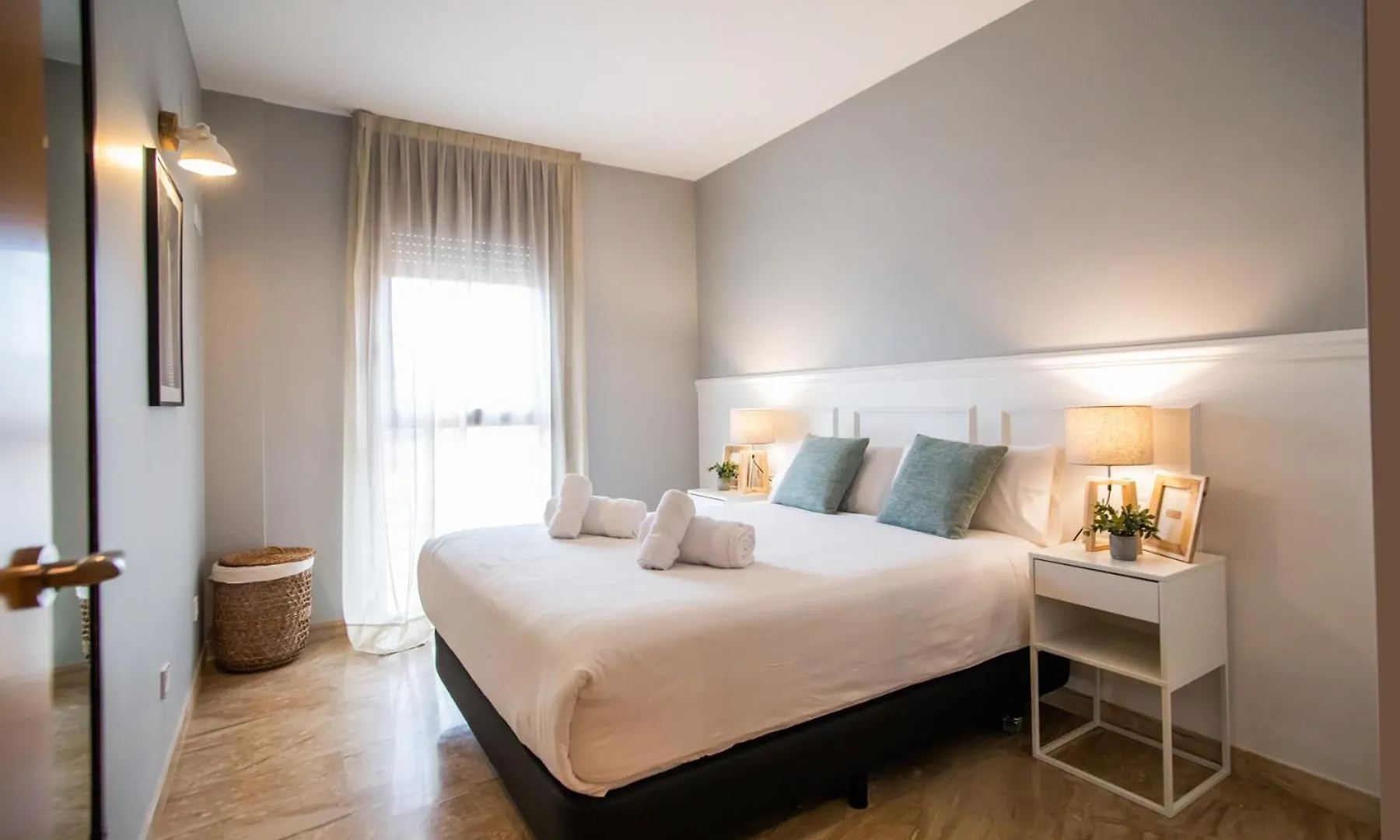13Mal1077- Magnific 2Br Flat Daire Barselona