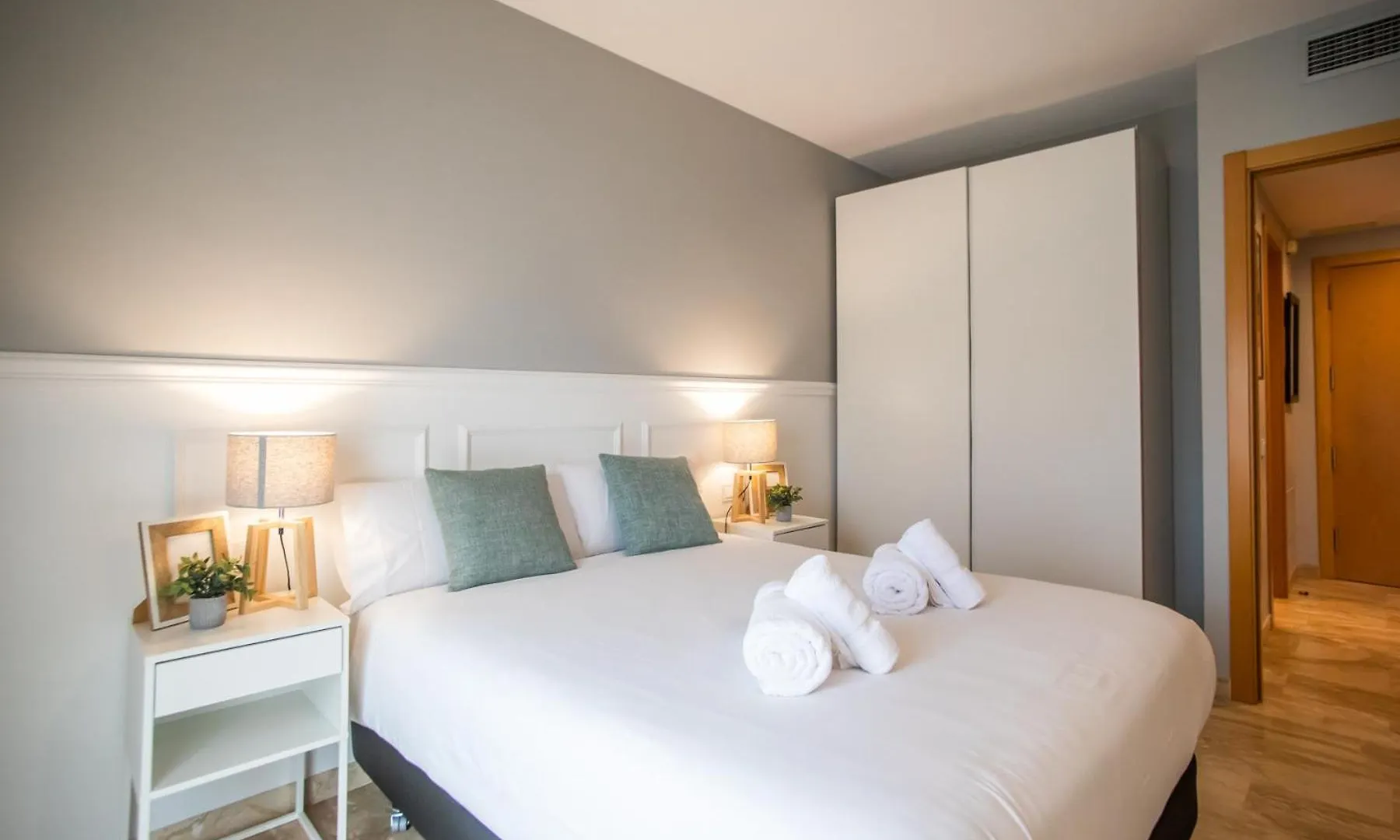 13Mal1077- Magnific 2Br Flat Daire Barselona