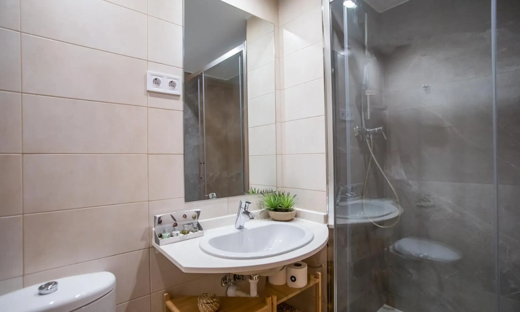 13Mal1077- Magnific 2Br Flat Daire Barselona İspanya